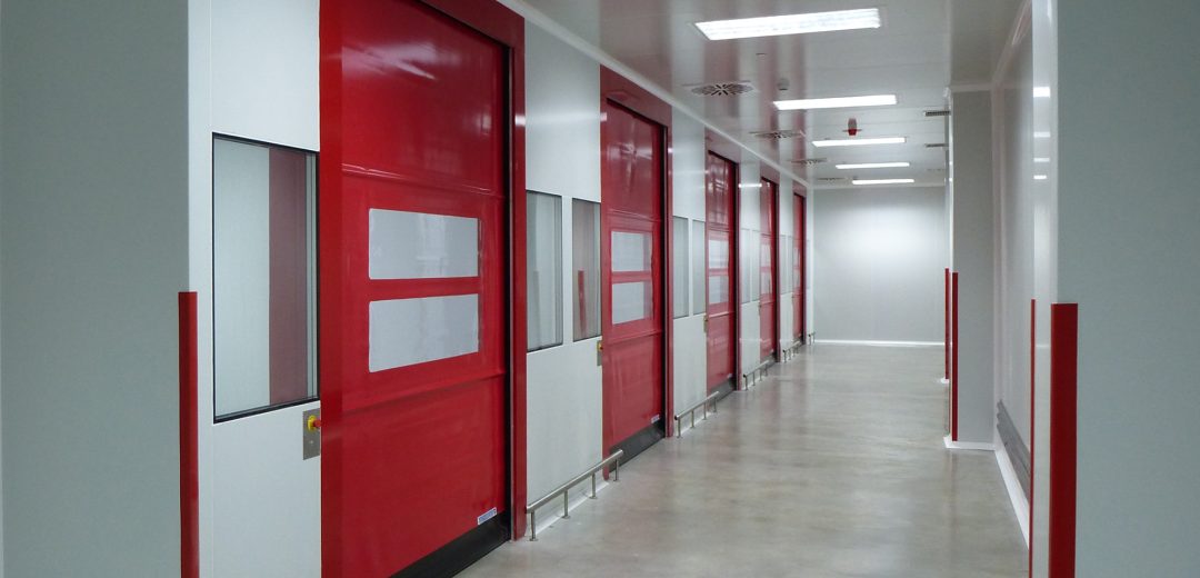 01-sala_blanca puertas rápidas en pasillo para salas blancas